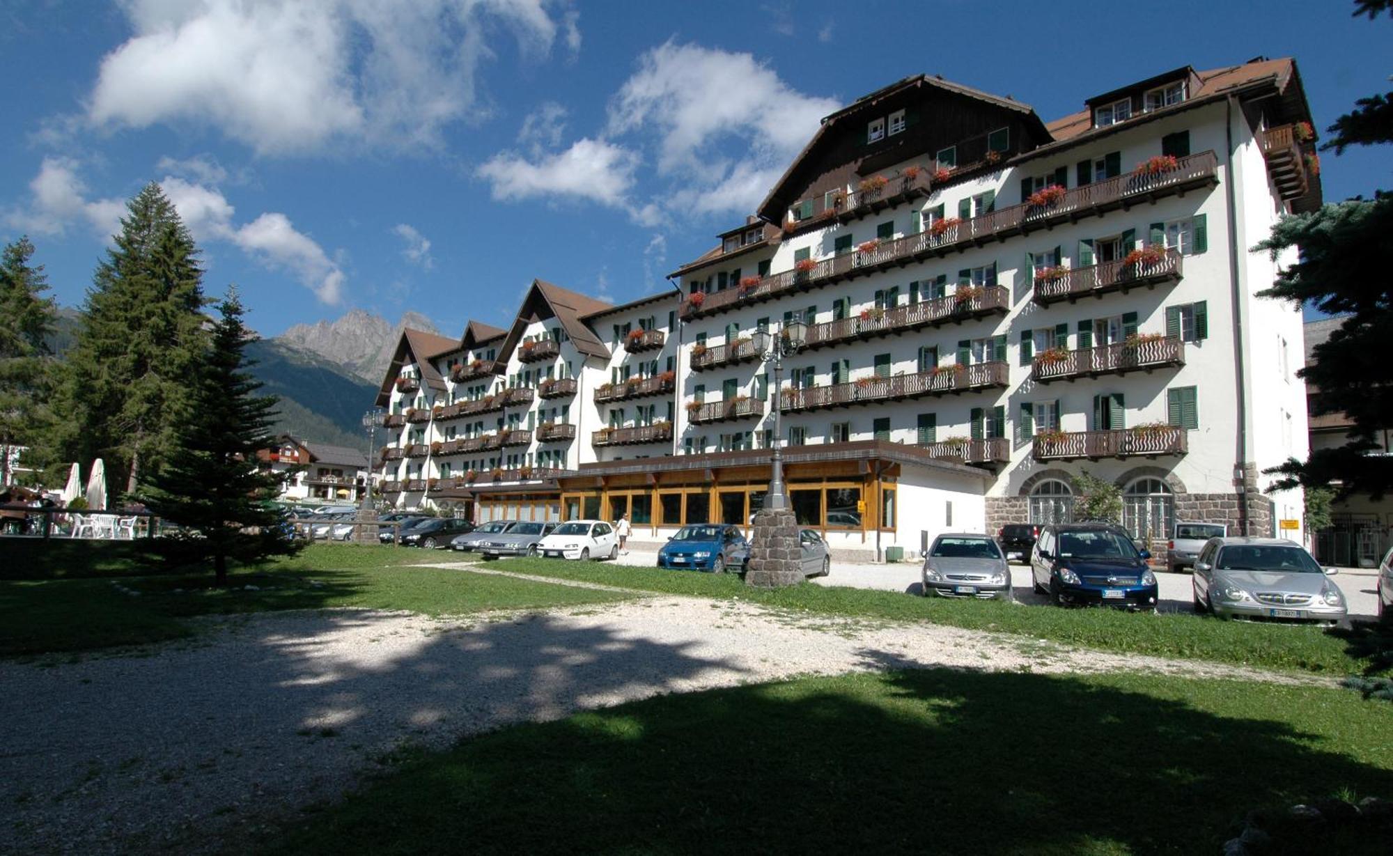Th San Martino - Majestic Dolomiti Hotel سان مارتينو دي ديكاسْتْرْ المظهر الخارجي الصورة
