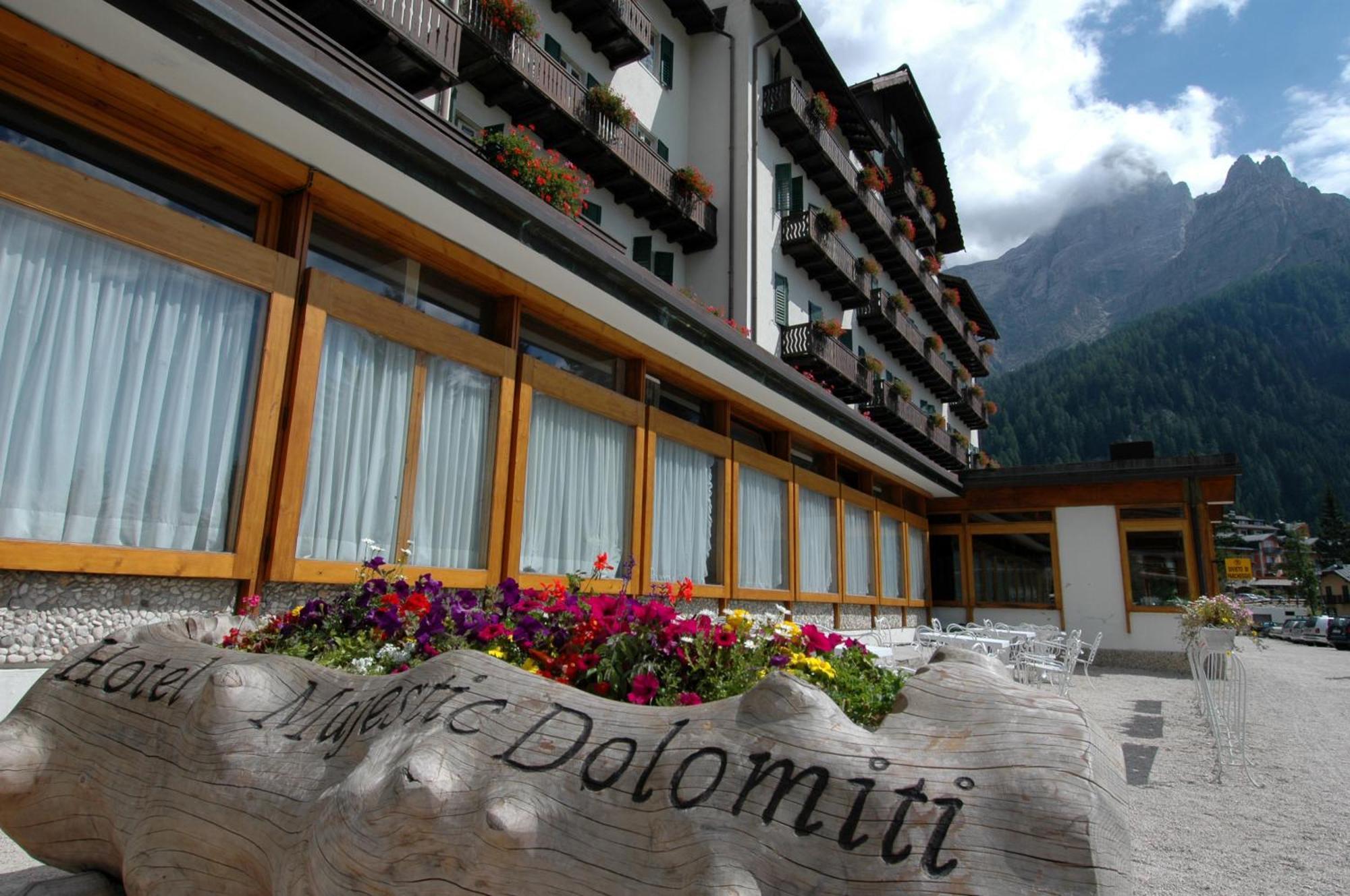 Th San Martino - Majestic Dolomiti Hotel سان مارتينو دي ديكاسْتْرْ المظهر الخارجي الصورة