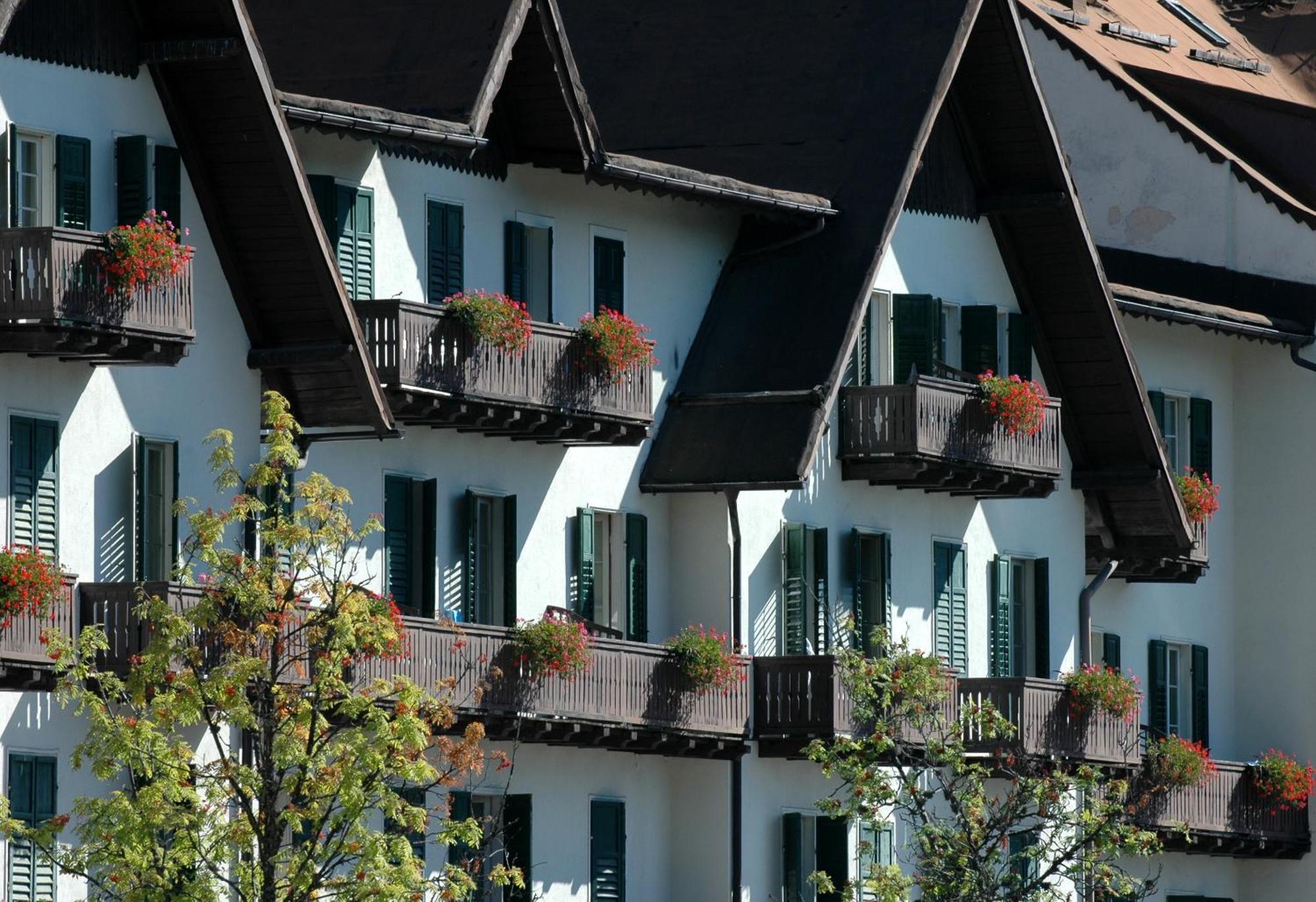 Th San Martino - Majestic Dolomiti Hotel سان مارتينو دي ديكاسْتْرْ المظهر الخارجي الصورة