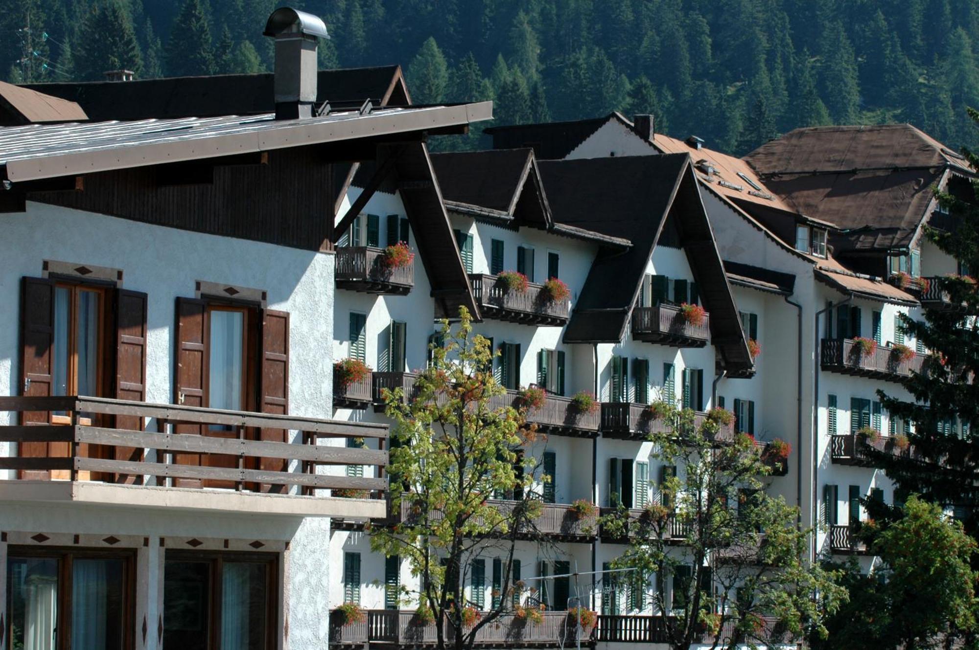 Th San Martino - Majestic Dolomiti Hotel سان مارتينو دي ديكاسْتْرْ المظهر الخارجي الصورة